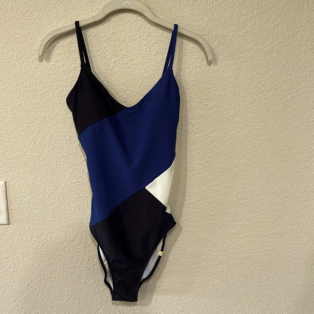 Summersalt Women’s one piece Swimsuit in Size 4.